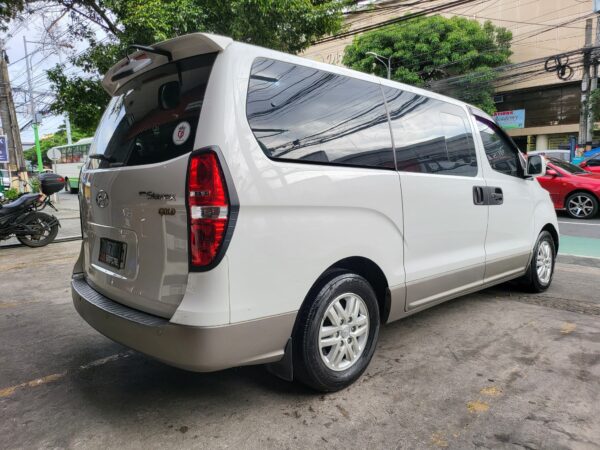 2020 Hyundai Grand Starex 2.5 Gold A/T - Image 6