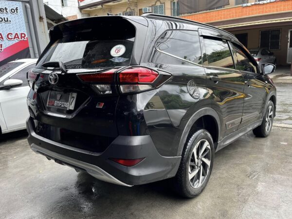 2023 Toyota Rush 1.5 GR-S A/T - Image 6