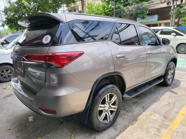 2019 Toyota Fortuner 2.4 G Diesel A/T - Image 6