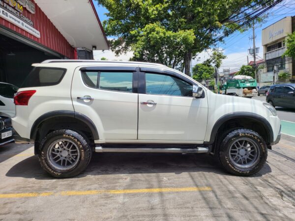 2017 Isuzu Mu-x 2.5 LS-A Loaded A/T - Image 7
