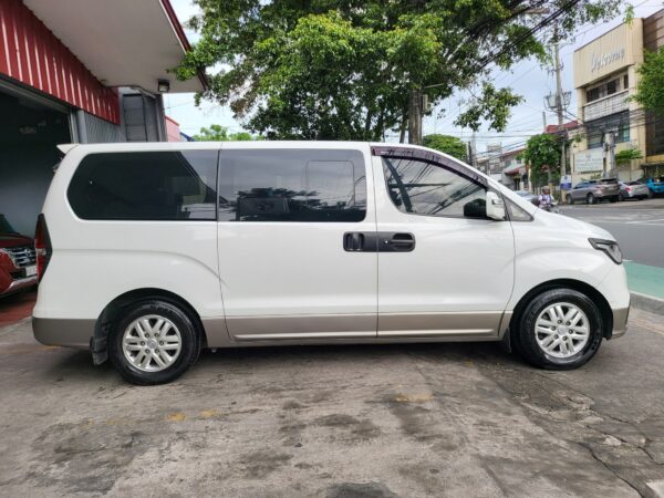 2020 Hyundai Grand Starex 2.5 Gold A/T - Image 7