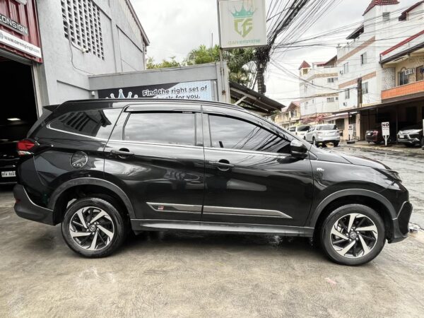 2023 Toyota Rush 1.5 GR-S A/T - Image 7