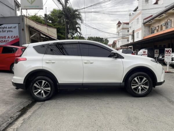 2017 Toyota Rav4 2.5 Active A/T - Image 9