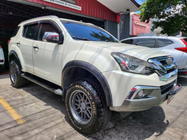 2017 Isuzu Mu-x 2.5 LS-A Loaded A/T - Image 8