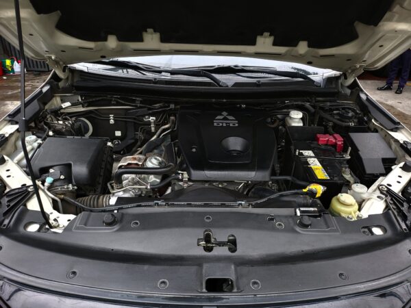 2022 Mitsubishi Strada 2.5 Athlete 20K KM A/T - Image 9