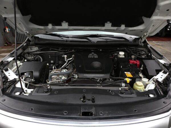 2024 Mitsubishi Montero Sport 2.4 GLX 10K KM M/T - Image 7
