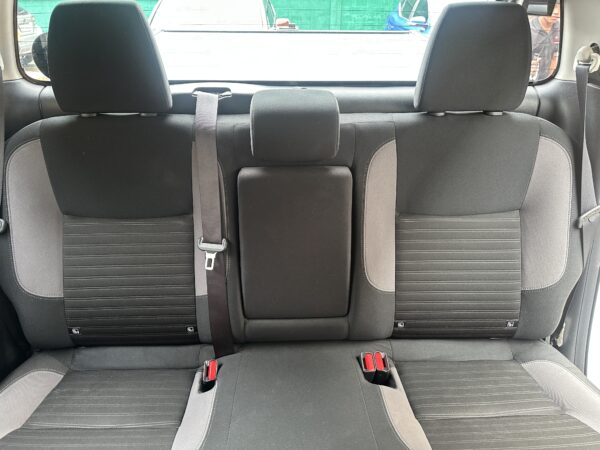 2024 Nissan Navara 2.5 VE A/T - Image 12