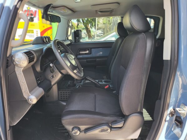 2015  Toyota FJ Cruiser 4.0 4x4 Loaded A/T - Image 10