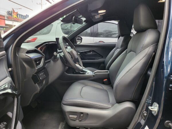 2025 Toyota Yaris Cross 1.5 V A/T - Image 10