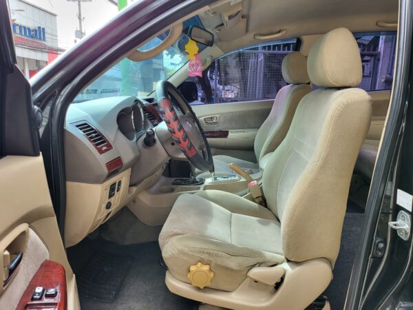 2005 Toyota Fortuner 3.0 V 4x4 Diesel A/T - Image 10