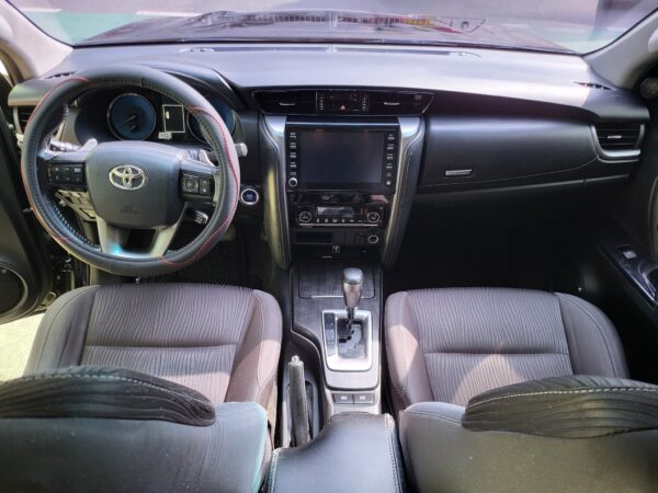 2021 Toyota Fortuner 2.4 V Diesel A/T - Image 11
