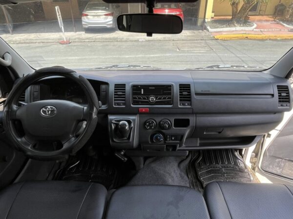 Toyota Hiace 2021 Commuter 3.0 M/T - Image 11