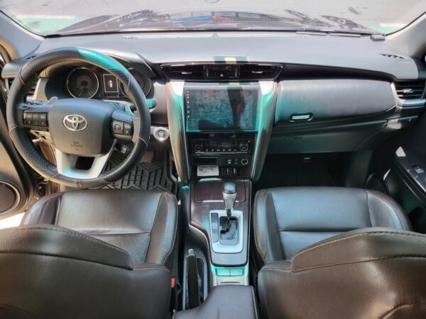 2018 Toyota Fortuner 2.4 V Diesel A/T - Image 11