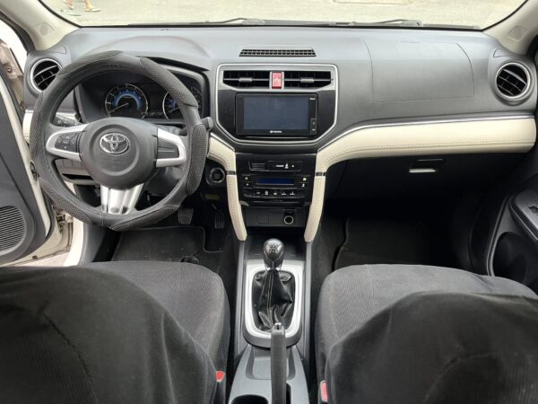 2021 Toyota Rush 1.5 E 7 Seaters M/T - Image 11