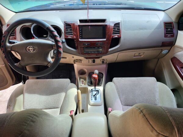 2005 Toyota Fortuner 3.0 V 4x4 Diesel A/T - Image 11