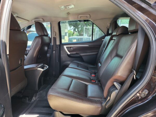 2018 Toyota Fortuner 2.4 V Diesel A/T - Image 12