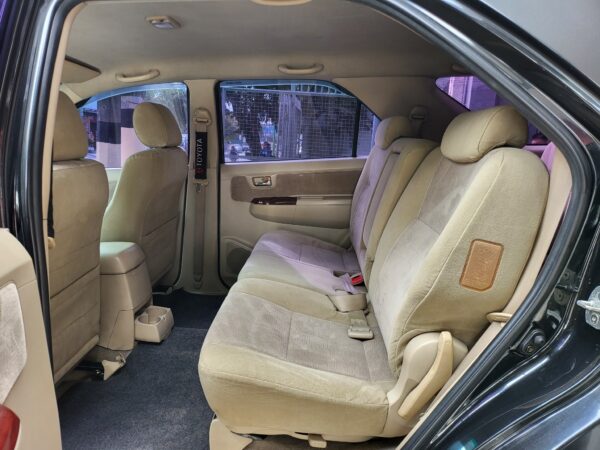 2005 Toyota Fortuner 3.0 V 4x4 Diesel A/T - Image 12