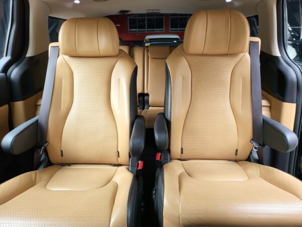 2022 Kia Grand Carnival 2.2 Limousine A/T - Image 13