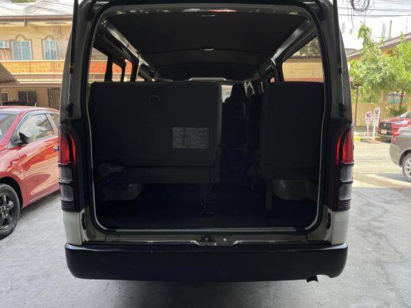 Toyota Hiace 2021 Commuter 3.0 M/T - Image 14