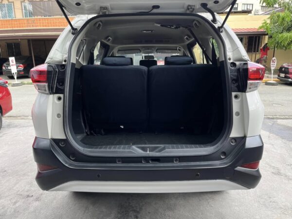 2021 Toyota Rush 1.5 E 7 Seaters M/T - Image 14