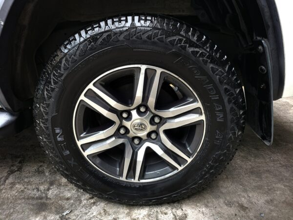 2017 Toyota Fortuner 2.4 G Diesel A/T - Image 13
