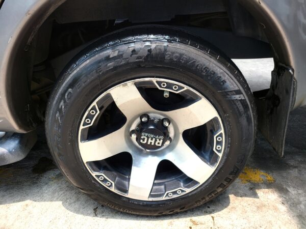 2004 Mitsubishi Adventure 2.5 GLS First Owner M/T - Image 14