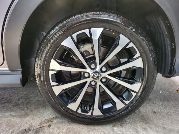 2024 Toyota Veloz 1.5 V 16k KM Casa Maintained A/T - Image 15