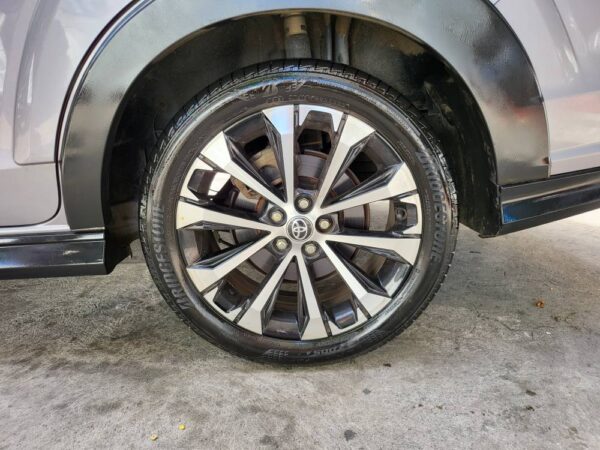2023 Toyota Veloz 1.5 V 18k KM Casa Maintained A/T - Image 15