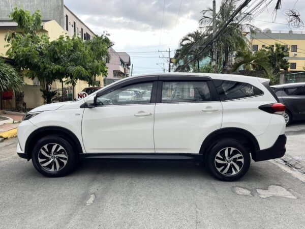 2021 Toyota Rush 1.5 E 7 Seaters M/T - Image 3