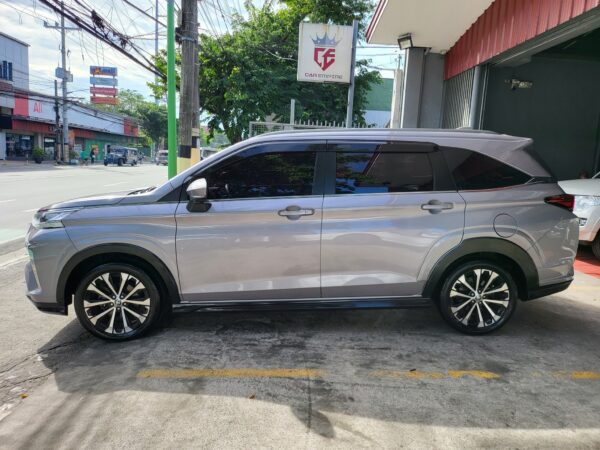 2023 Toyota Veloz 1.5 V 18k KM Casa Maintained A/T - Image 3