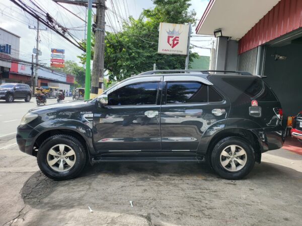 2005 Toyota Fortuner 3.0 V 4x4 Diesel A/T - Image 3