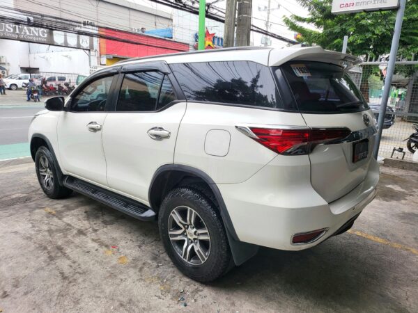 2017 Toyota Fortuner 2.4 G Diesel A/T - Image 4