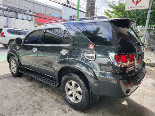 2005 Toyota Fortuner 3.0 V 4x4 Diesel A/T - Image 4