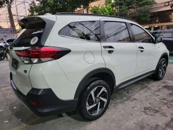 2022 Toyota Rush 1.5 G A/T - Image 5