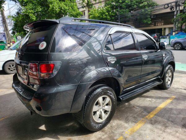 2005 Toyota Fortuner 3.0 V 4x4 Diesel A/T - Image 6