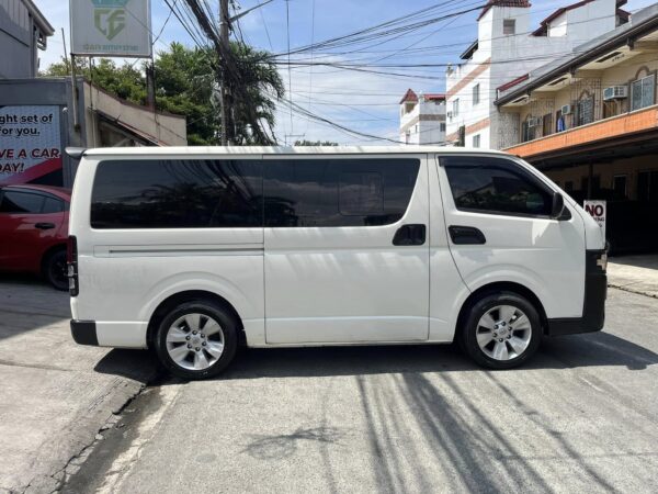 Toyota Hiace 2021 Commuter 3.0 M/T - Image 7