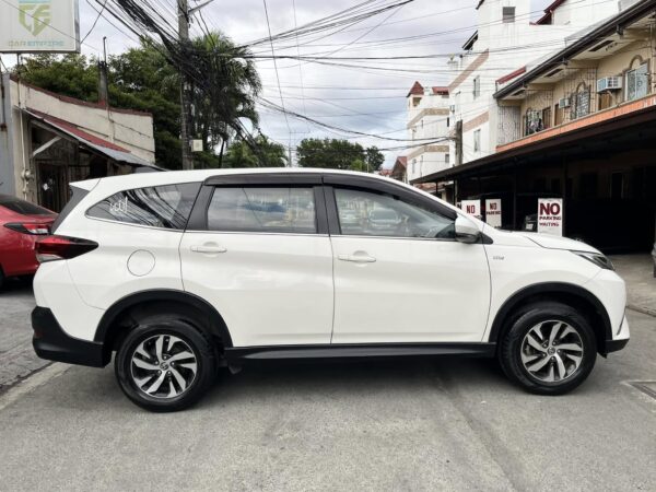 2021 Toyota Rush 1.5 E 7 Seaters M/T - Image 7