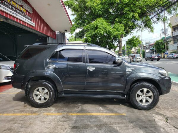 2005 Toyota Fortuner 3.0 V 4x4 Diesel A/T - Image 7