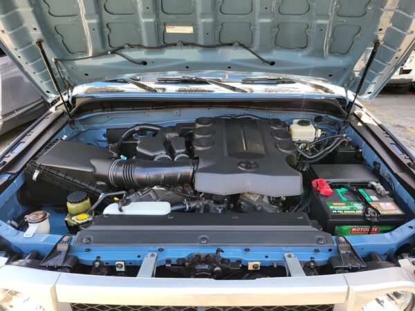 2015  Toyota FJ Cruiser 4.0 4x4 Loaded A/T - Image 9