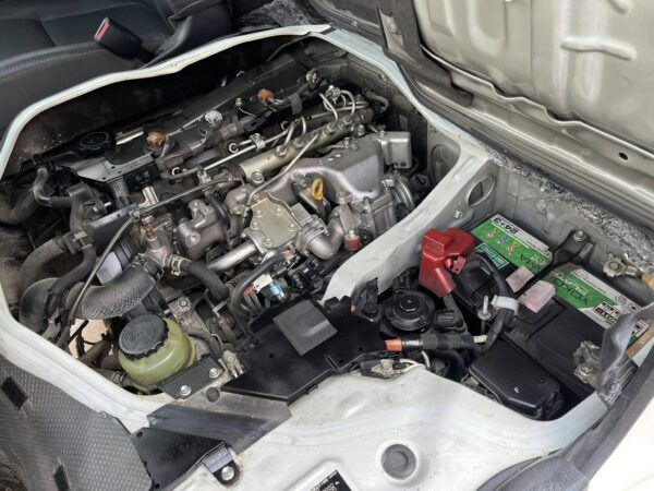 Toyota Hiace 2021 Commuter 3.0 M/T - Image 9