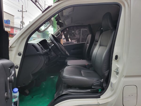 2021 Toyota Hiace Commuter 3.0 M/T - Image 10