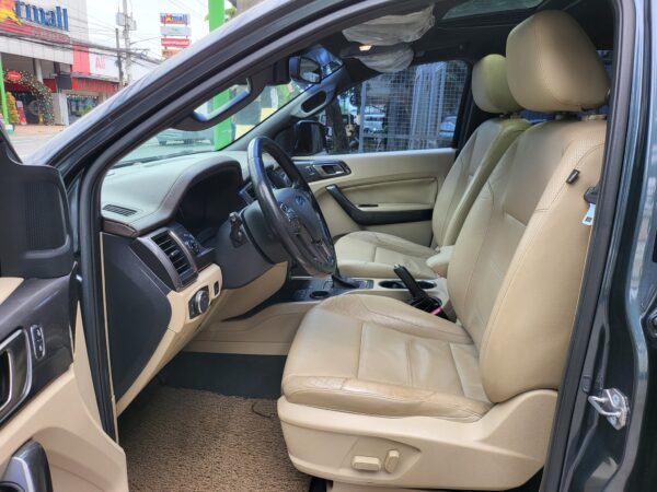 2016  Ford Everest 2.2 Titanium W/ Sunroof A/T - Image 10