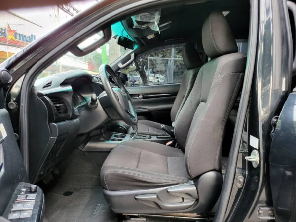 2020 Toyota Hilux 2.8 Conquest 4x4 A/T - Image 10