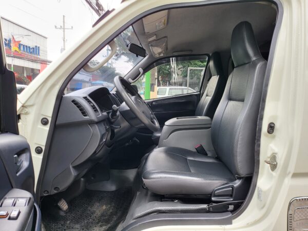 2017 Toyota Hiace 3.0 Commuter M/T - Image 10