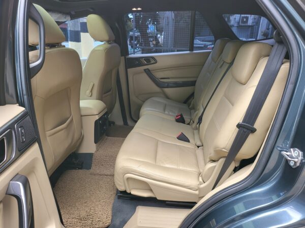 2016  Ford Everest 2.2 Titanium W/ Sunroof A/T - Image 12