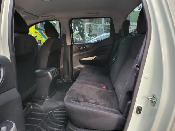 2020 Nissan Navara 2.5 EL A/T - Image 12