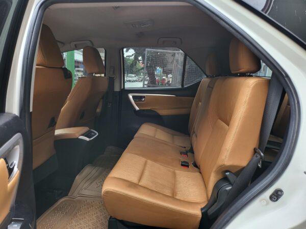 2016 Toyota Fortuner 2.4 G Diesel A/T - Image 11