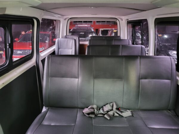 2017 Toyota Hiace 3.0 Commuter M/T - Image 13