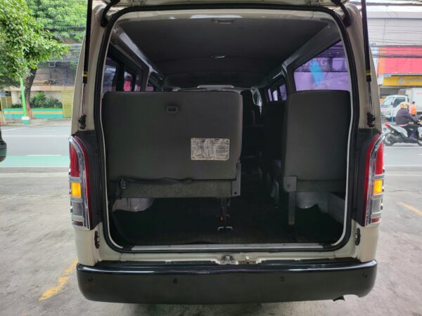 2017 Toyota Hiace 3.0 Commuter M/T - Image 14