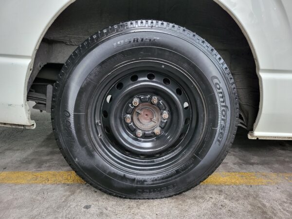 2021 Toyota Hiace Commuter 3.0 M/T - Image 15